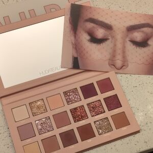 HUDA BEAUTY Eyeshadow Palette - Warm Neutrals and Shimmering Golds